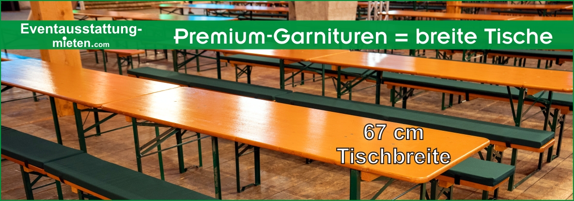 Breite Biertische ohne Tischwäsche durch schönes Holz jederzeit möglich mit bequemen grünen Sitzpolstern.