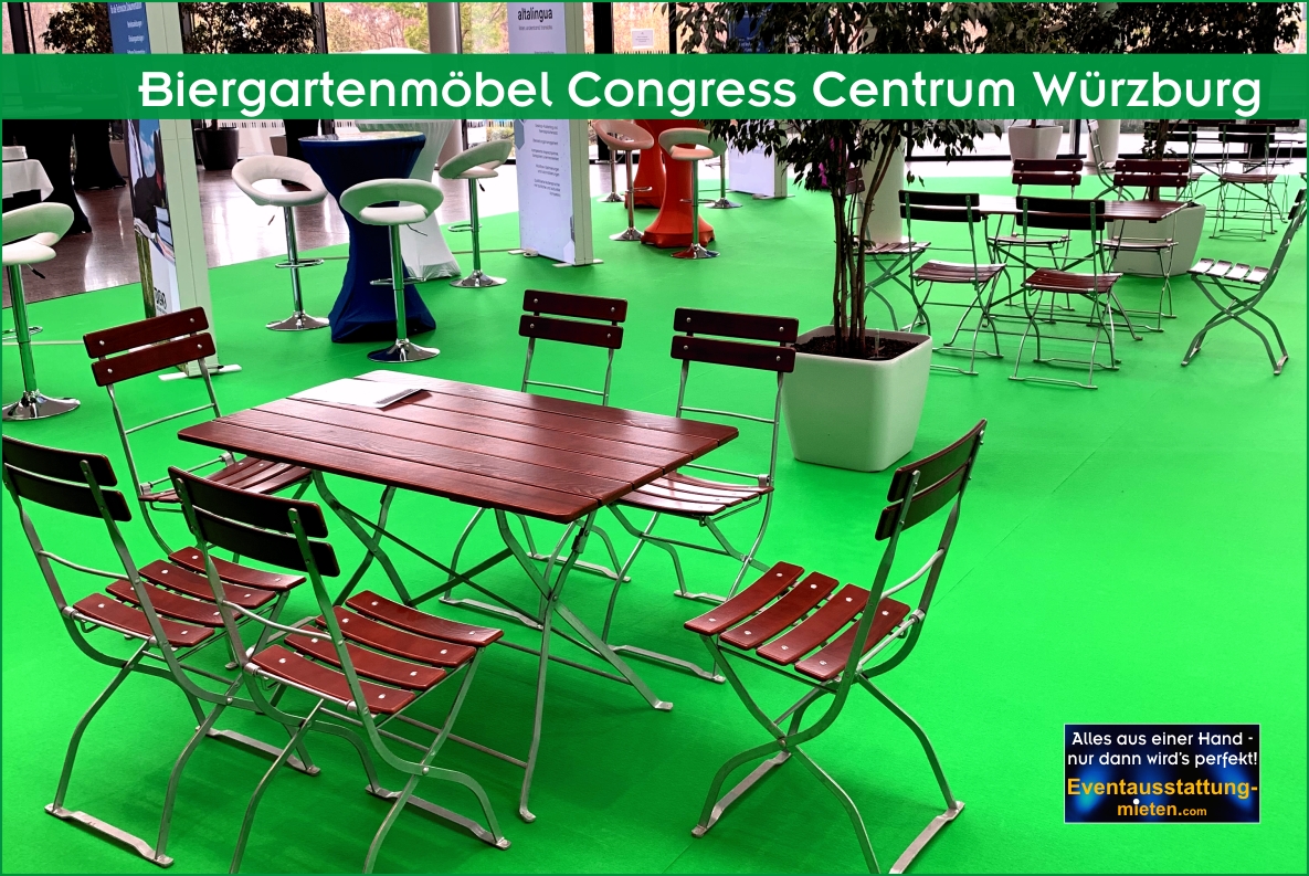 Eckiger Biergartentisch (Klapptisch) mit Tischdecko und Klapp-Stühle.